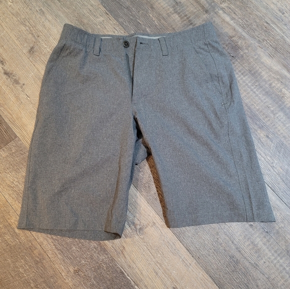 Under Armour Other - Under armour golf shorts